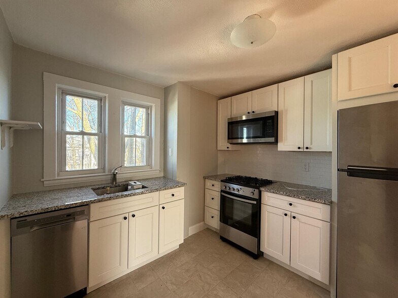 Building Photo - 9 Stevens St