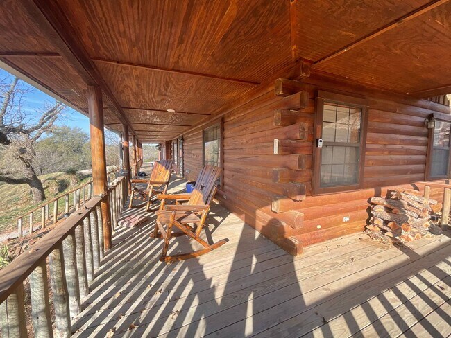 Building Photo - Gorgeous 2 Bedroom, 2 1/2 Bath Home  with BONUS room in Sunrise Beach, TX.