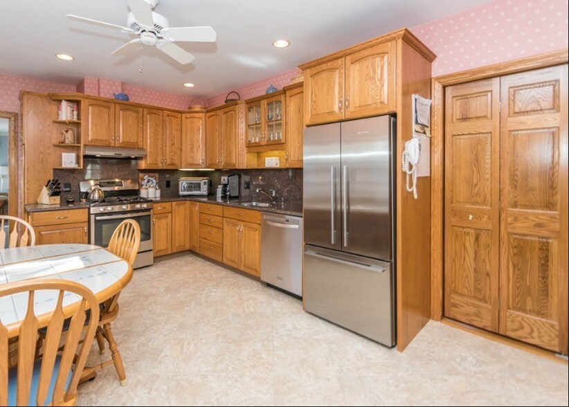 Building Photo - 41 Rich St