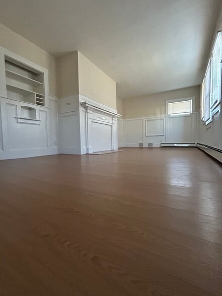 Building Photo - 909 Centre St