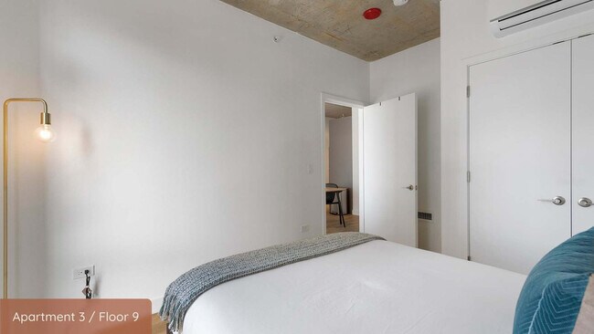 Building Photo - 853 W Blackhawk St