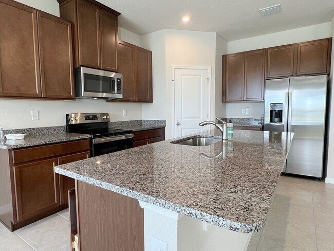 Building Photo - Awesome house for rent in St Cloud Area