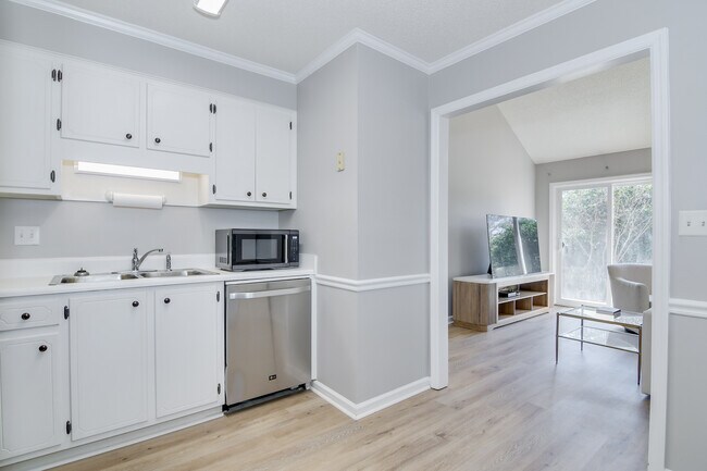 Building Photo - 662 Tara Ln