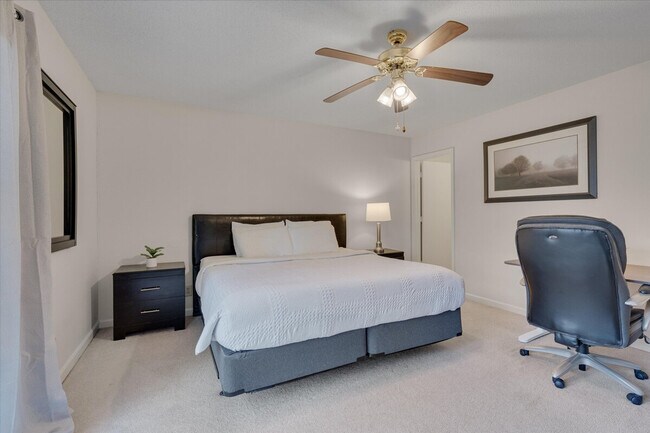 Building Photo - 2210 Wilshire Dr