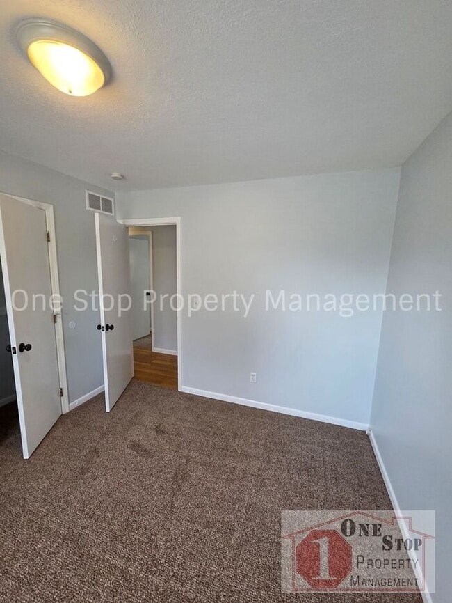 Building Photo - 3 bedroom 2.5 bathroom home in Parkville, MO!