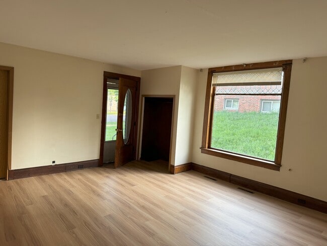 Building Photo - 222 Niagara St