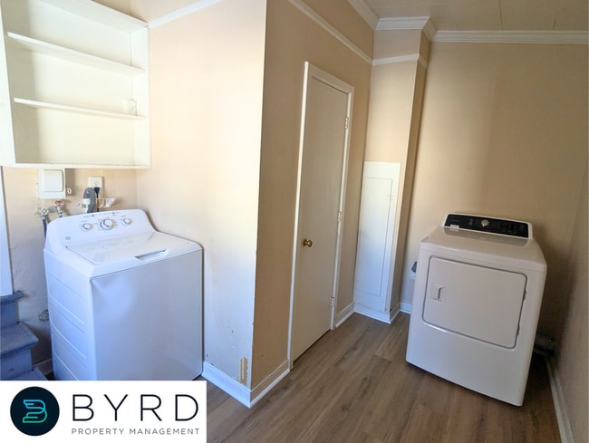 Building Photo - 1036 Kingsway Rd