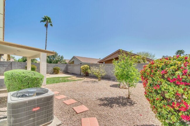 Building Photo - 2401 E Derringer Way