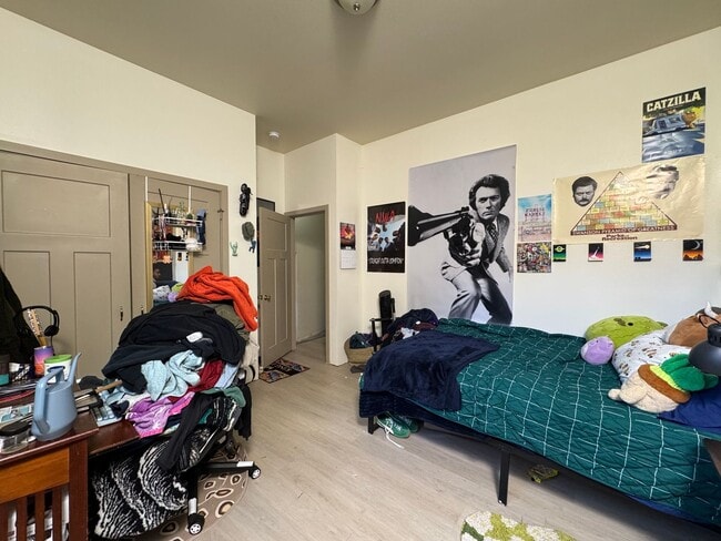 Building Photo - 7 Bed 2.5 Bath House - Near WWU