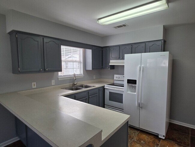 Building Photo - Low Country Home in Rincon with Fenced Backyard!