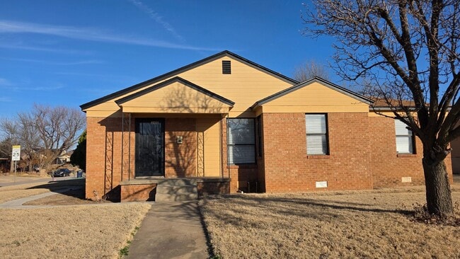 Building Photo - 3900 Rancho Dr