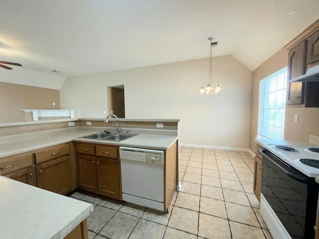 Building Photo - Villas of Northcreek