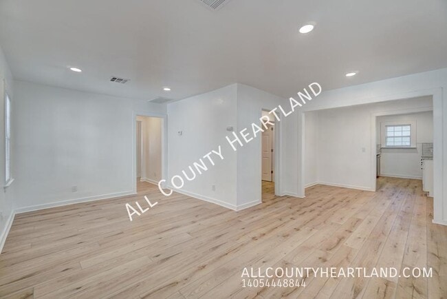 Building Photo - 208 W Kittyhawk Dr