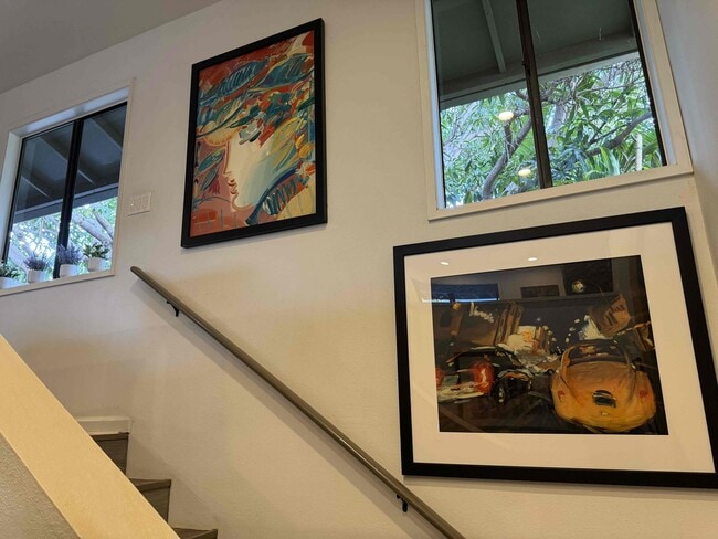 Building Photo - 220 Kaiola Pl