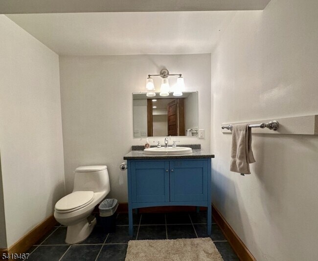 Building Photo - 12 Maple Ave