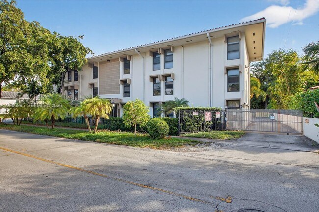 Building Photo - 1600 S Le Jeune Rd