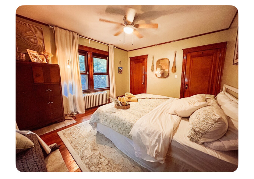 A King size bed in Bedroom #1 is located on the main floor of the home. - 186 Linwood St