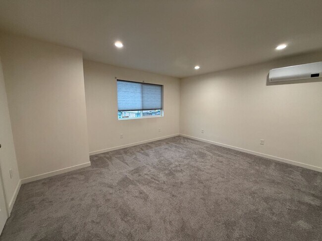 Building Photo - 1817 Spokane