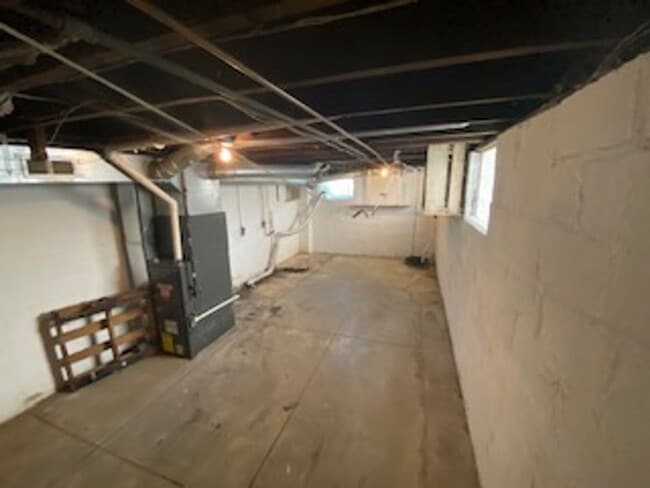 Building Photo - 2535 Deming Ave