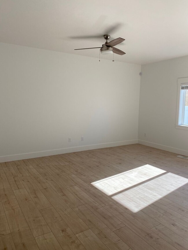 Building Photo - 3-Bedroom, 2.5 Bath Townhome with Office S...