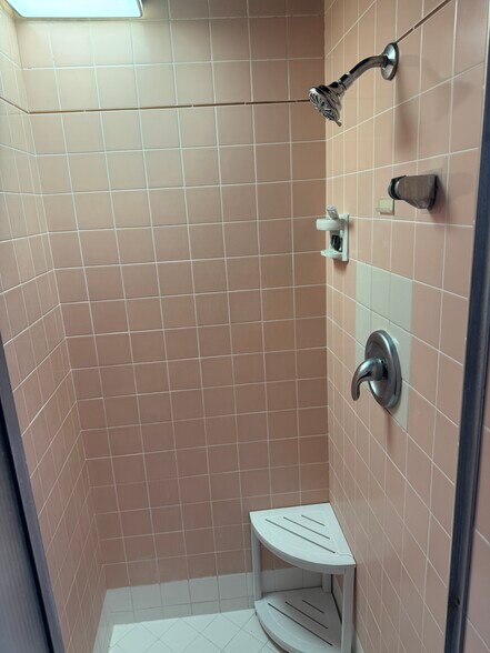 Building Photo - 1816 E Ocean Blvd