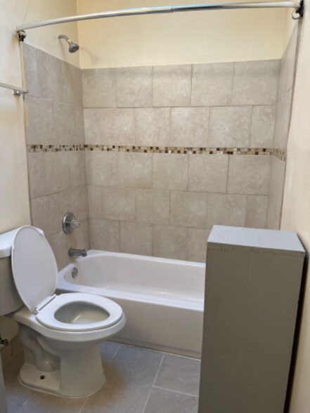 Building Photo - 1536 Appleton St