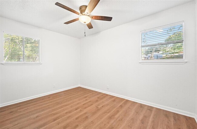 Building Photo - 2208 Deadwood Dr