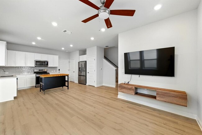 Building Photo - 7503 Lauper Dr