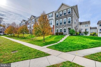 Building Photo - 2707 Sunnyside Ln