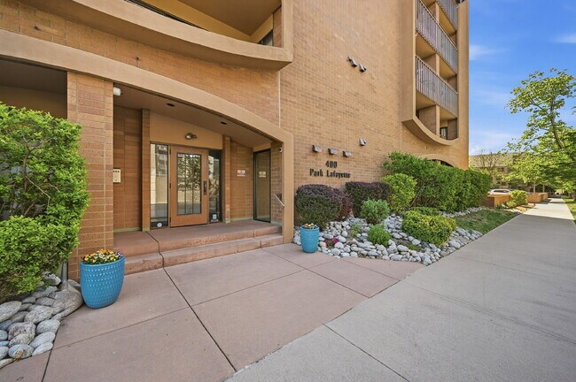 Building Photo - $2,240.95 2-Bed, 2-Bath Condo In Perfect Denver Location!