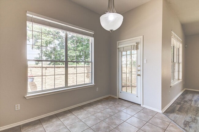 Building Photo - 16100 S Great Oaks Dr