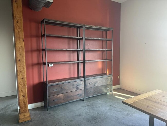 Building Photo - 2502 Live Oak St