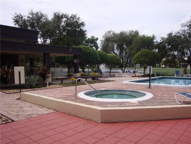 Building Photo - 2035 SW 15th St