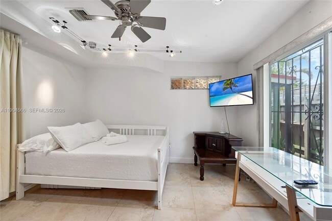 Building Photo - 2834 SW 33rd Ave