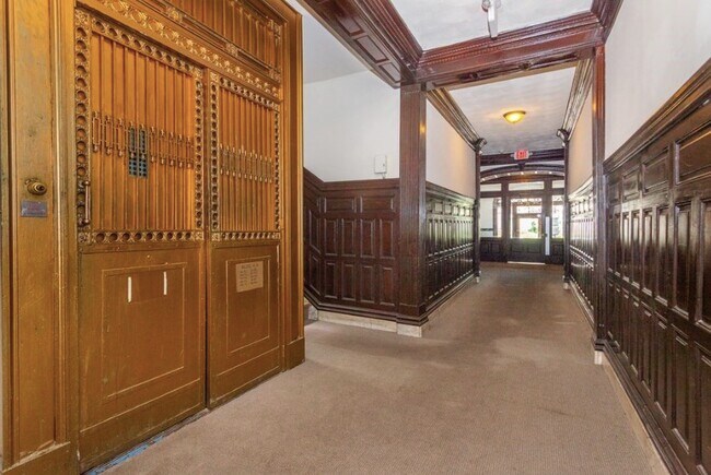 Building Photo - 1111 Boylston St