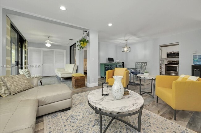 Building Photo - 2676 Carambola Cir N