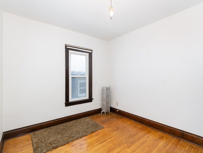 Building Photo - 121 Davis Ave