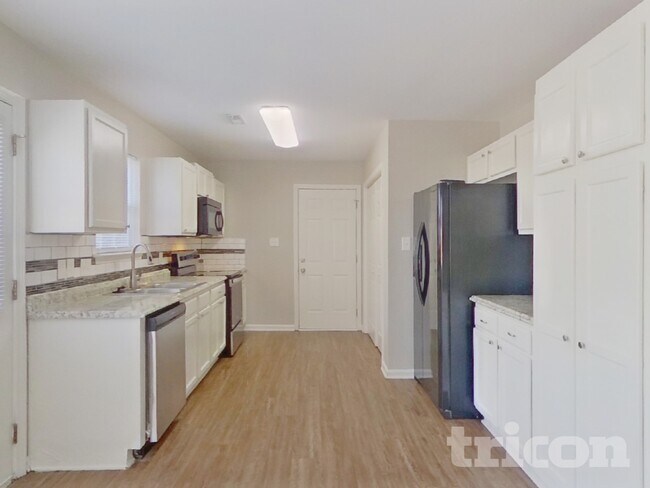 Building Photo - 1110 Hipp Rd