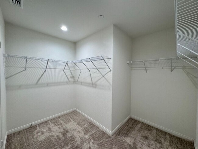 Building Photo - Newly built 4 bedroom Winchester home for ...
