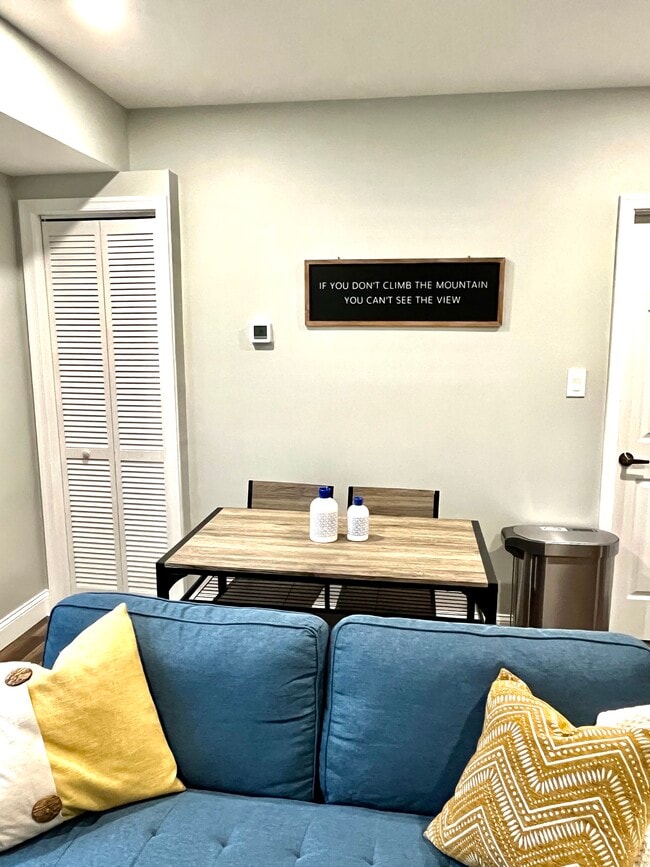 Building Photo - 4206 Eads St NE