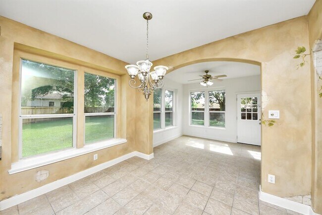 Building Photo - 3811 Parkside Dr