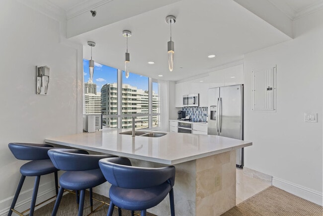 Building Photo - 4441 Collins Ave