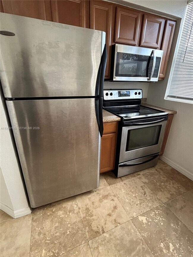 Building Photo - 953 SW 10th St