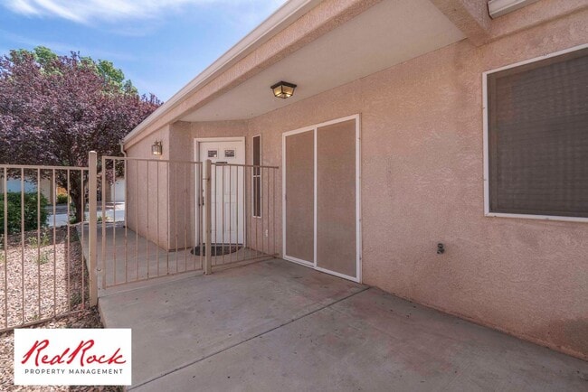 Building Photo - 3 Bed 2 Bath, 2 Car Garage with a Fully Fe...