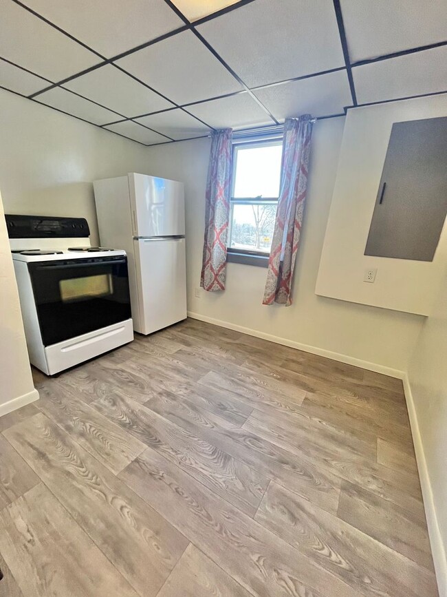 Building Photo - 3 Bed/2 Bath Lakefront Rental Home in Sioux Falls!