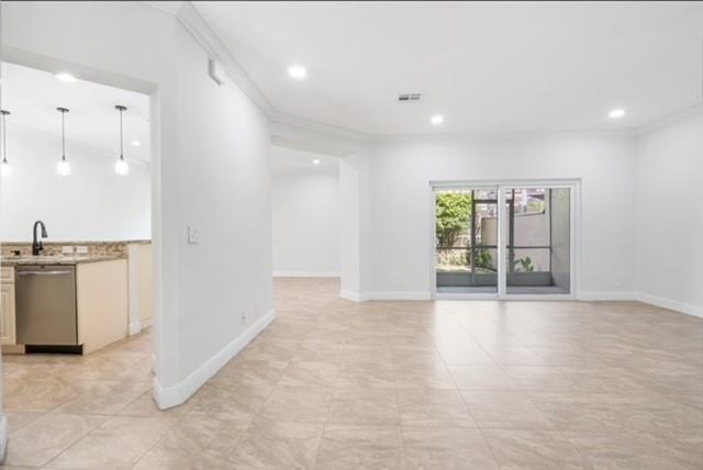 Building Photo - 5611 NW 118th Dr