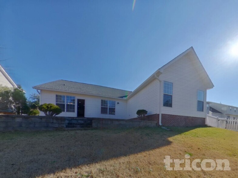 Building Photo - 207 Bolette Ln