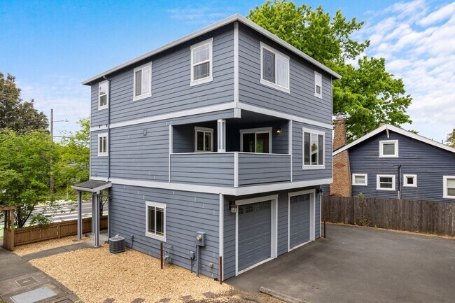 Building Photo - Creston-Kenilworth Neighborhood Newer Cons...