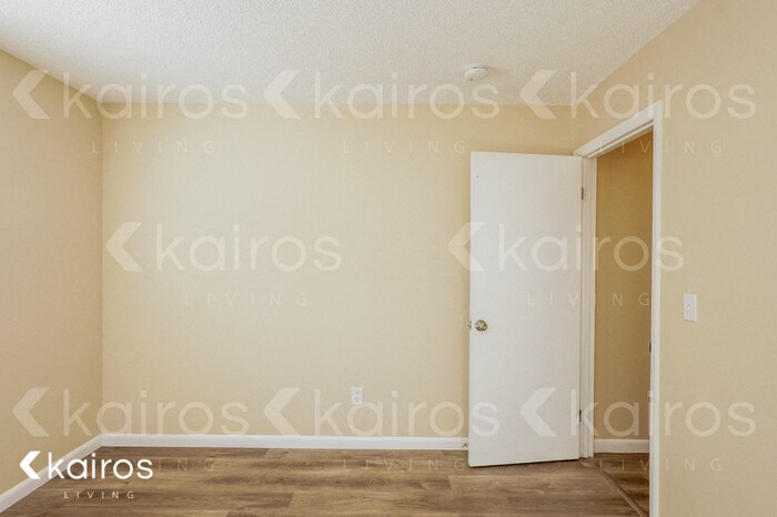 Building Photo - 16 Spring Loop Cir