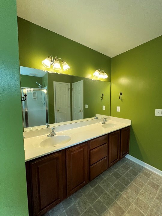 Building Photo - 570 Batty Way